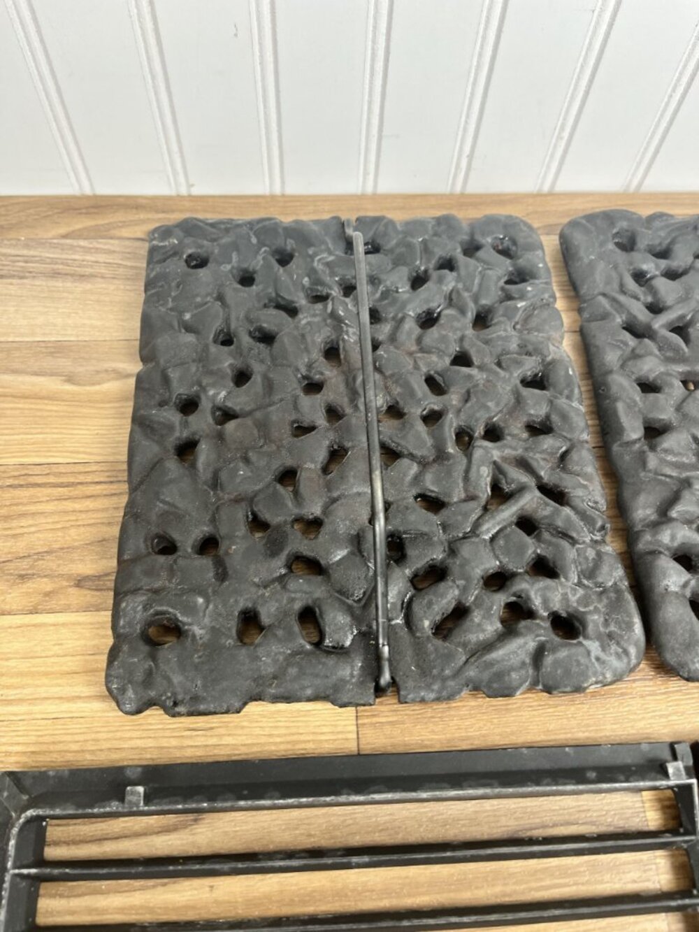 Jenn Air Range Set of 2 Cast Iron Lava Rock Grill & Grates with Handles Vtg - Picture 5 of 9